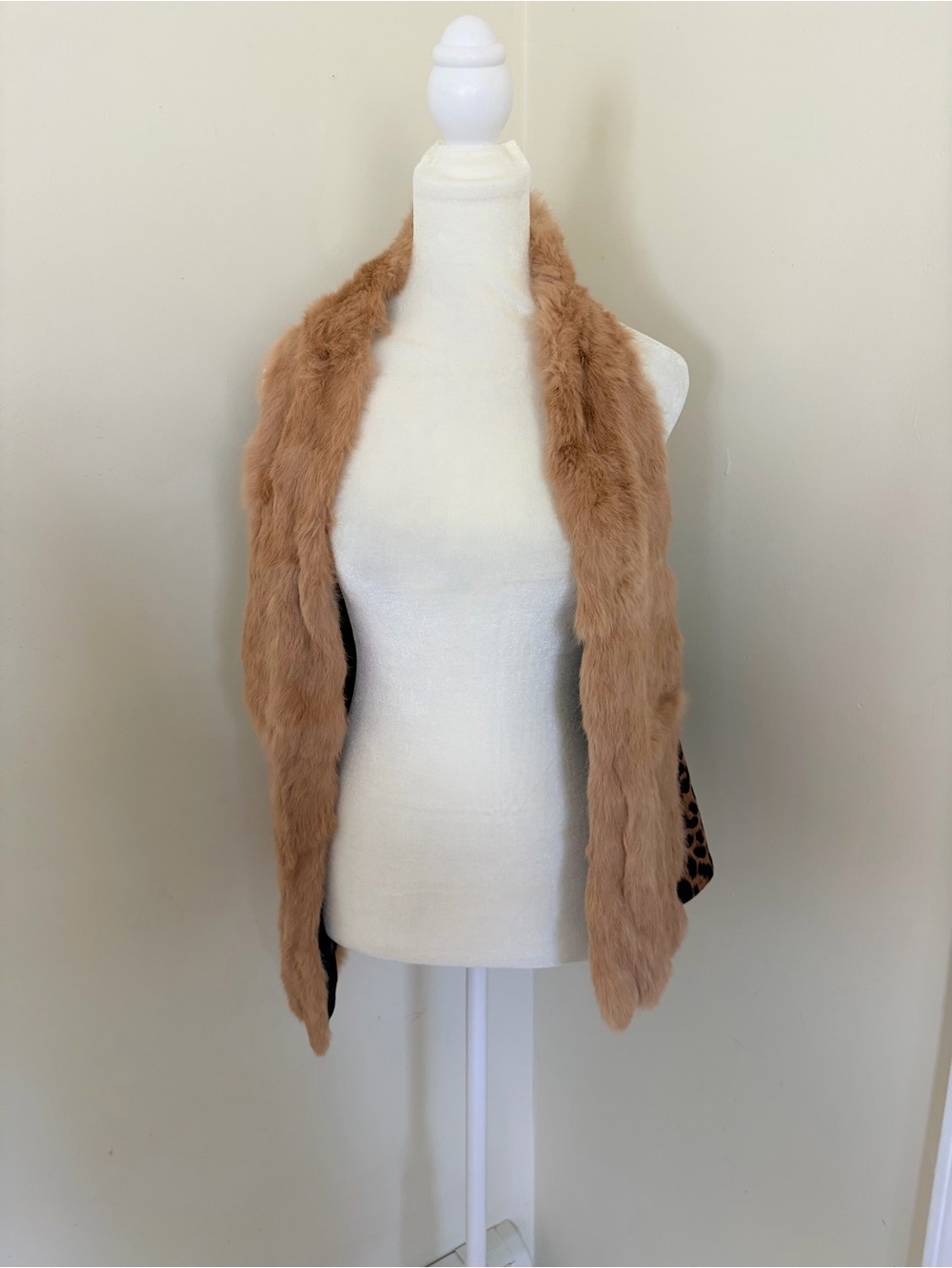Vintage brown fur vest features a satin lining with a bold leopard print pattern